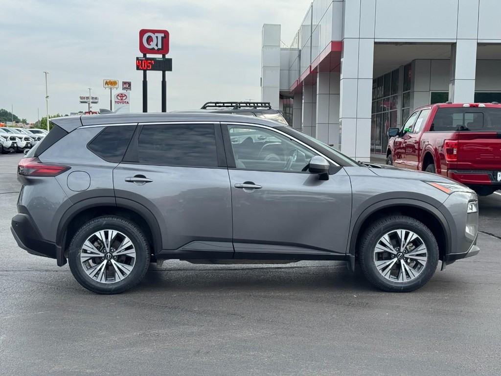 Nissan Rogue Vehicle Image 2