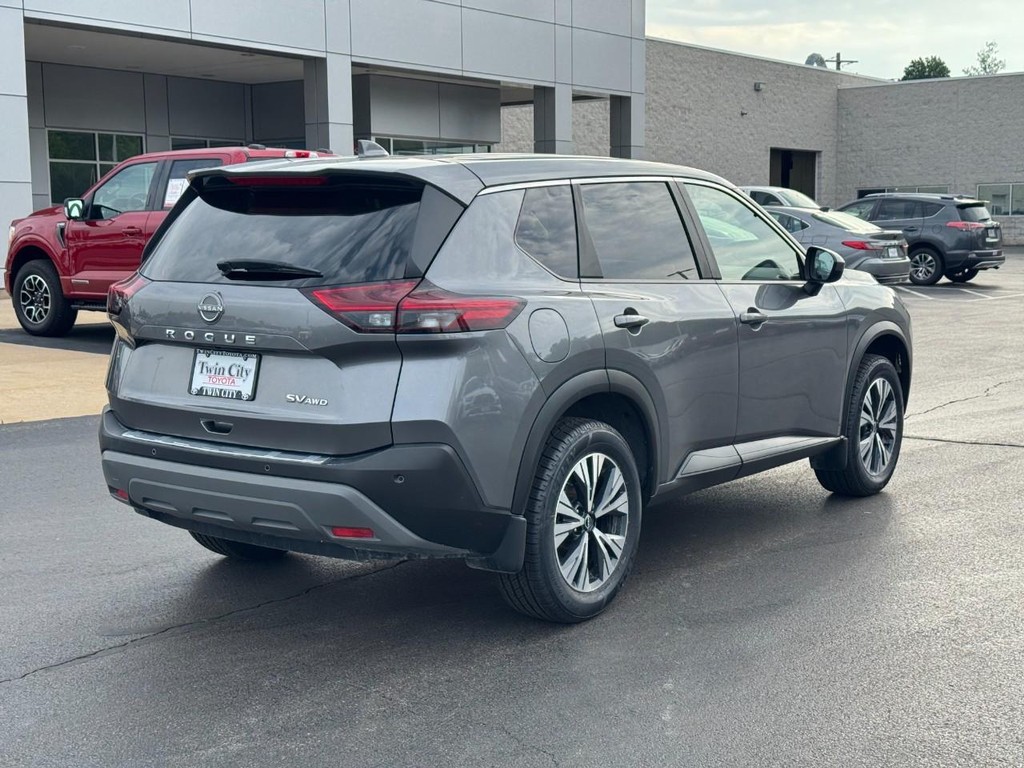 Nissan Rogue Vehicle Image 3