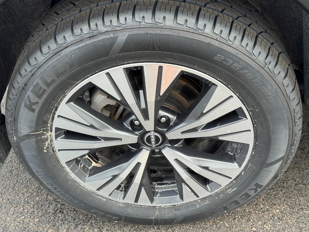 Nissan Rogue Vehicle Image 8