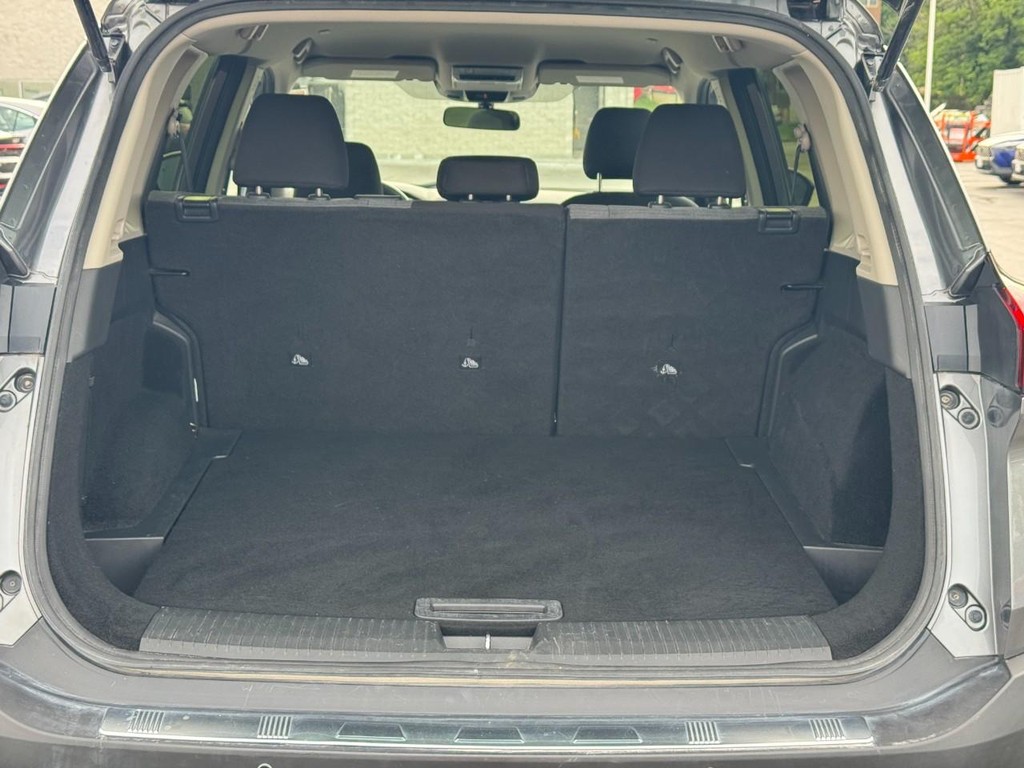 Nissan Rogue Vehicle Image 9