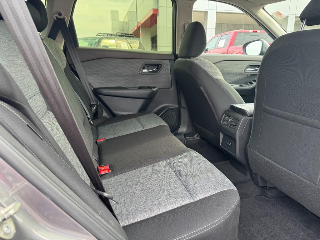 Nissan Rogue Vehicle Image 10