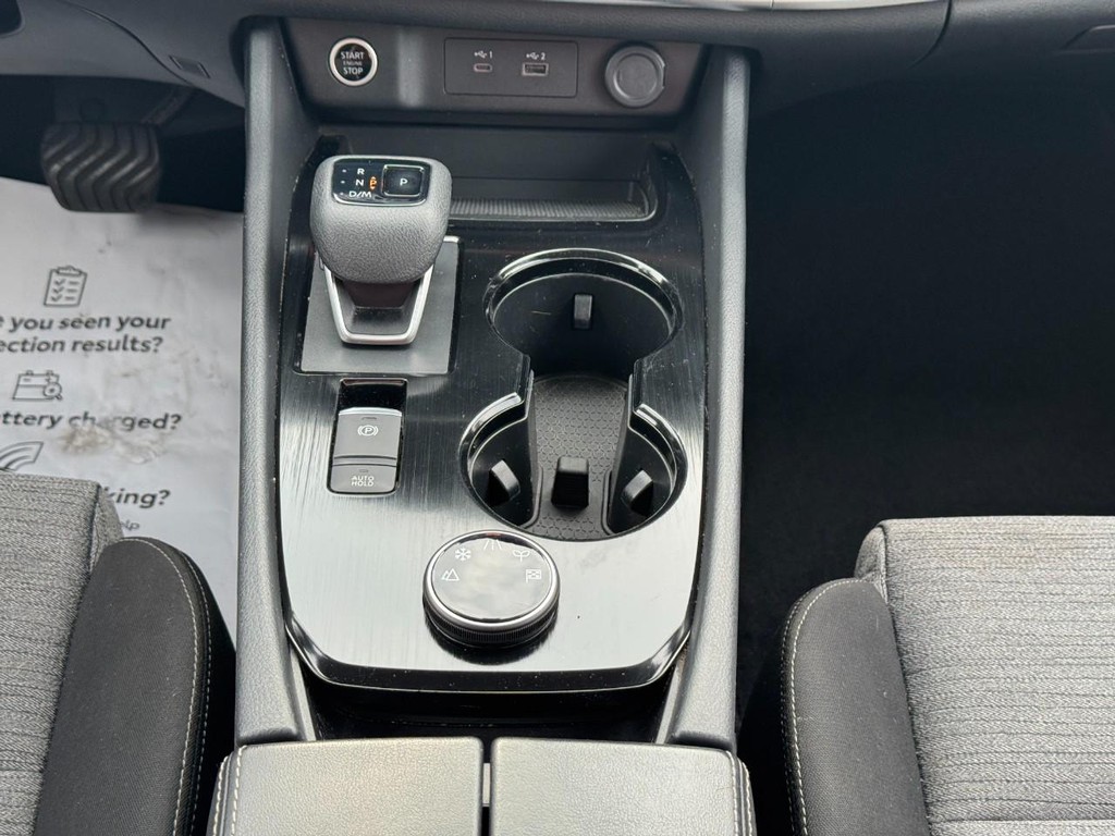 Nissan Rogue Vehicle Image 14