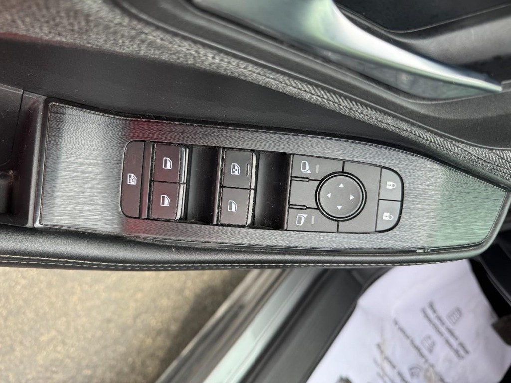 Nissan Rogue Vehicle Image 16