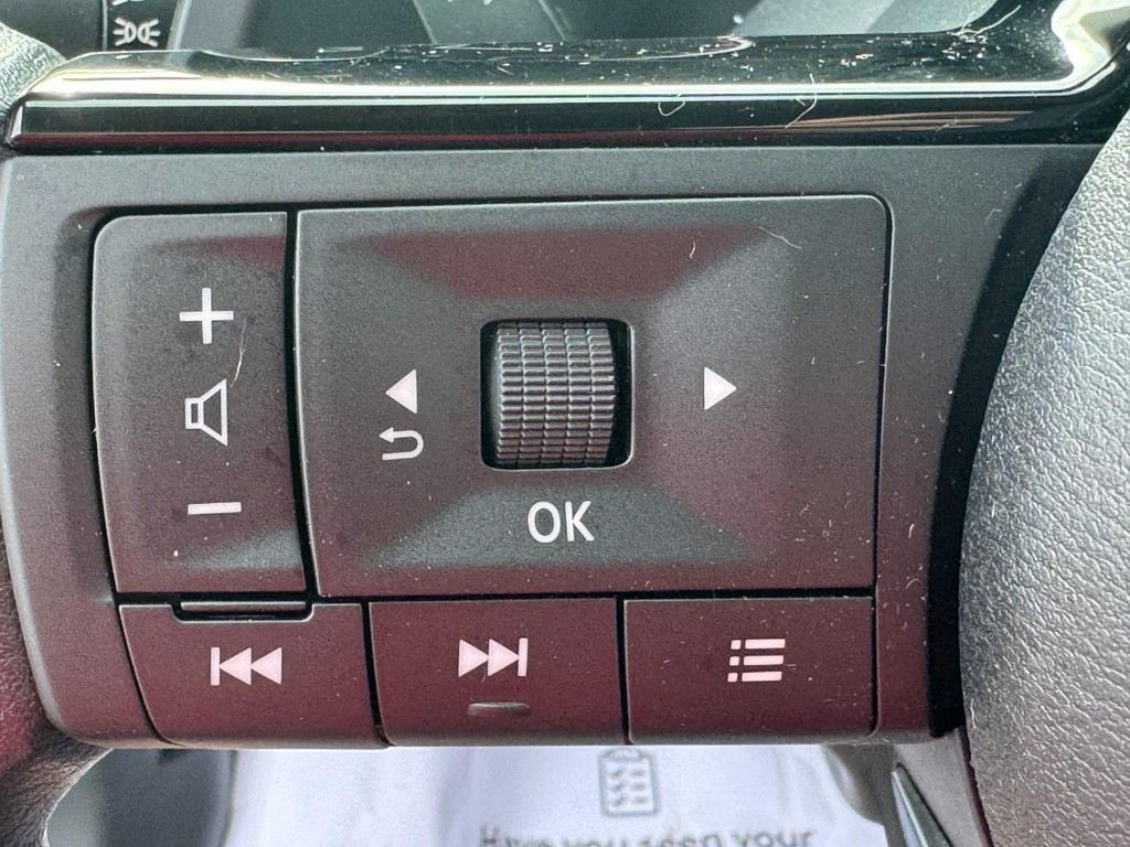 Nissan Rogue Vehicle Image 17