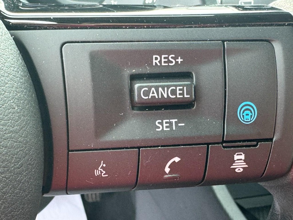 Nissan Rogue Vehicle Image 18