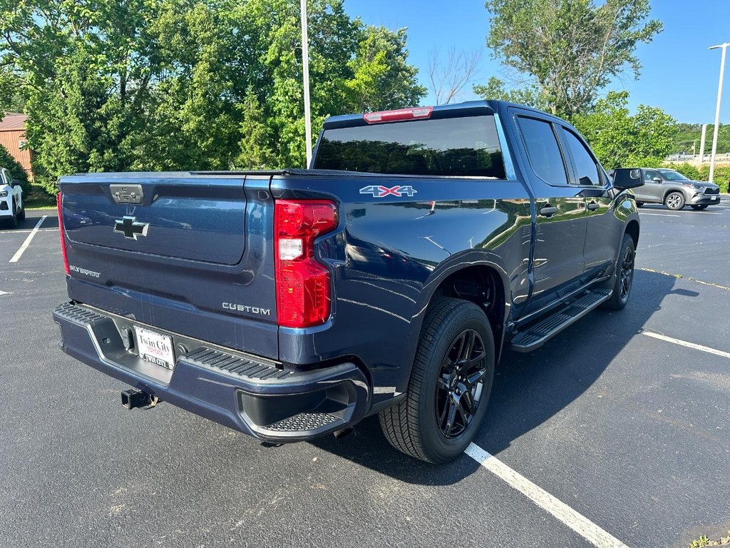 Chevrolet Silverado 1500 Vehicle Image 3