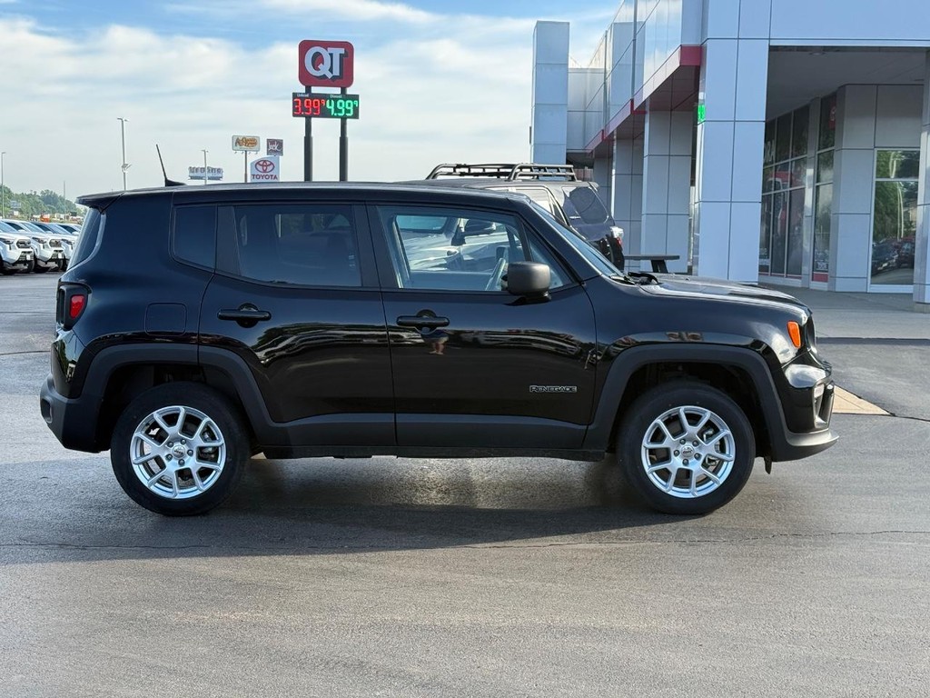 Jeep Renegade Vehicle Image 2