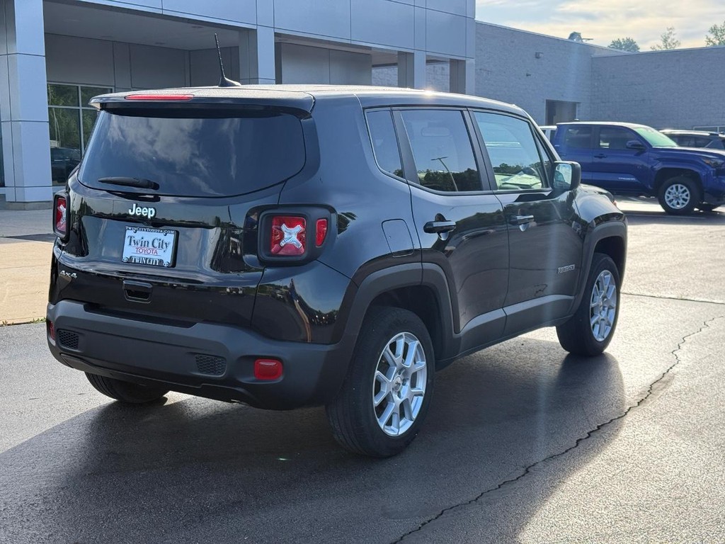 Jeep Renegade Vehicle Image 3
