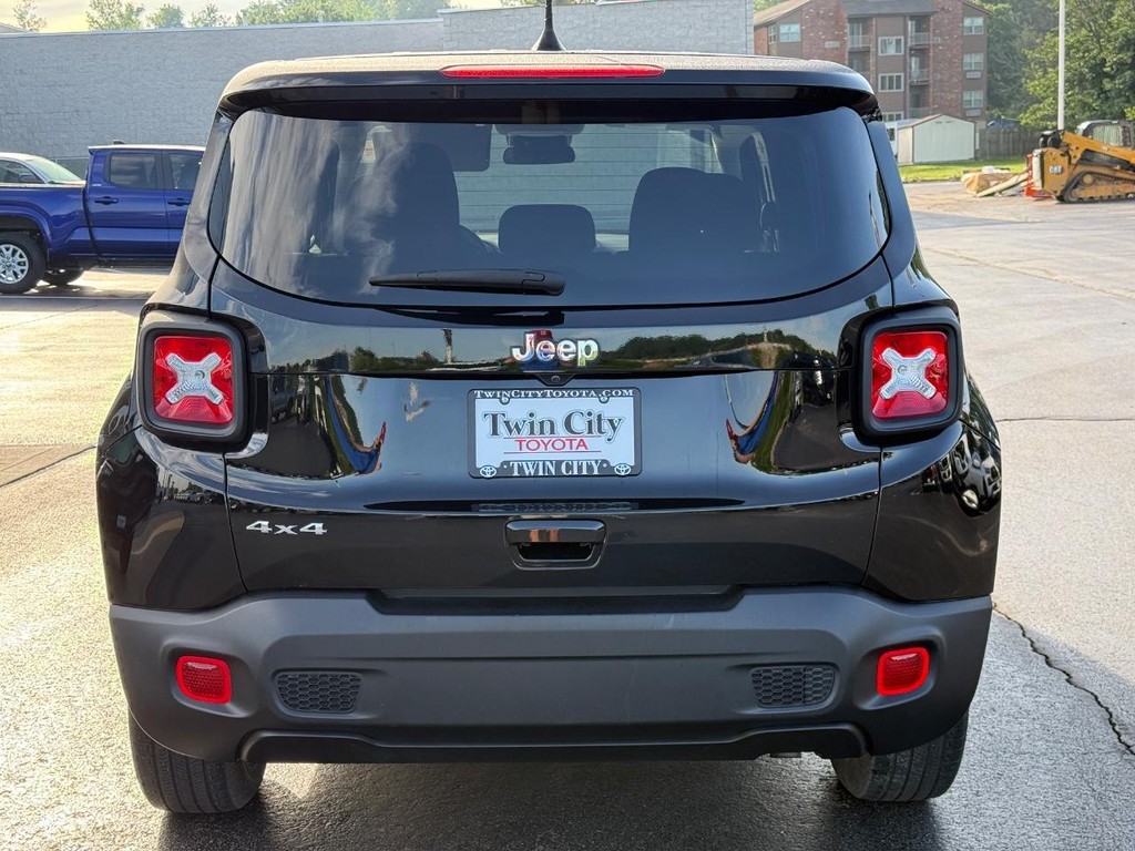 Jeep Renegade Vehicle Image 5