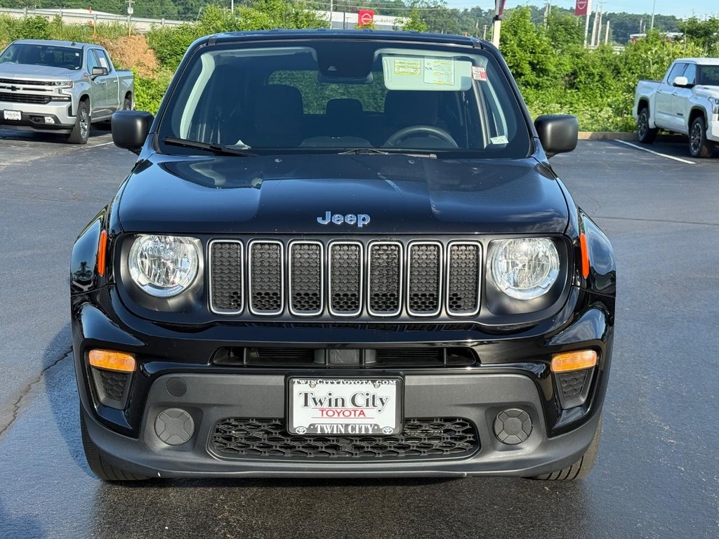 Jeep Renegade Vehicle Image 9