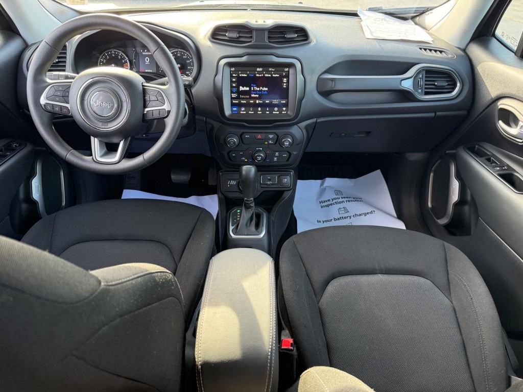 Jeep Renegade Vehicle Image 11