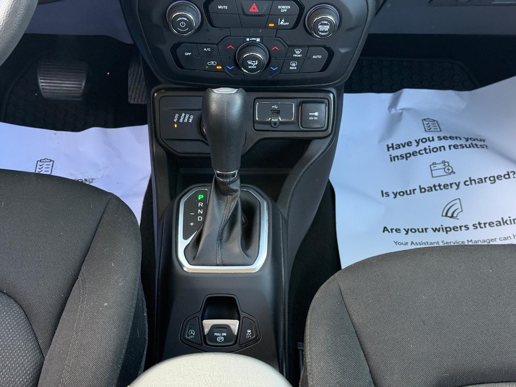 Jeep Renegade Vehicle Image 14