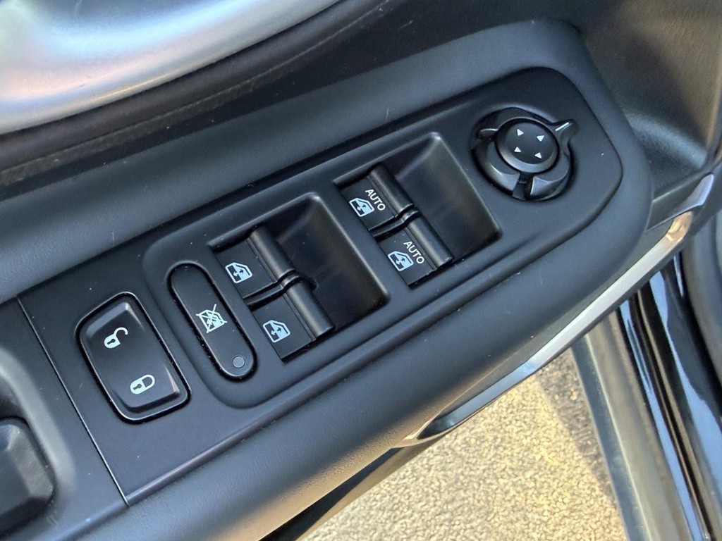 Jeep Renegade Vehicle Image 15