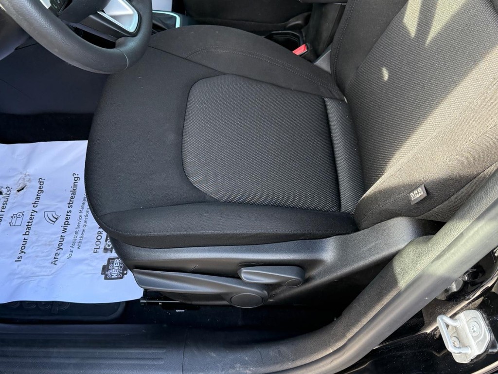 Jeep Renegade Vehicle Image 16