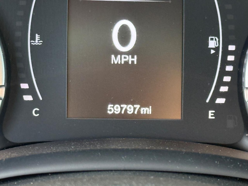 Jeep Renegade Vehicle Image 20