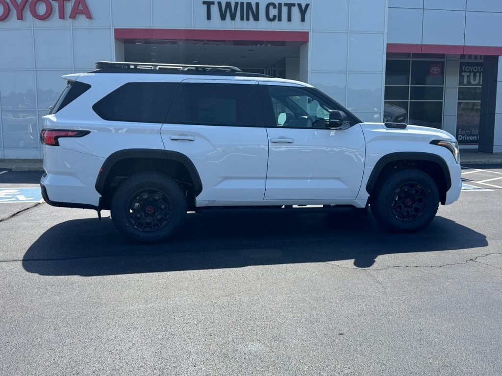 Toyota Sequoia Vehicle Image 2