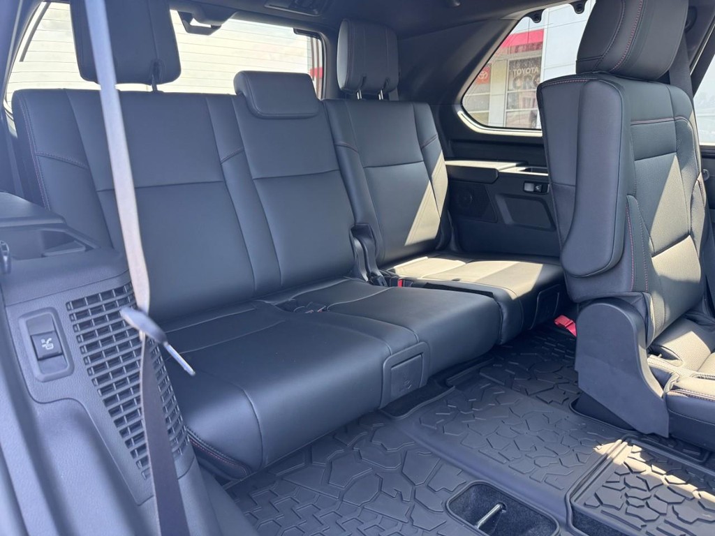 Toyota Sequoia Vehicle Image 6