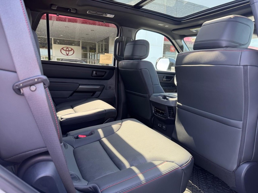 Toyota Sequoia Vehicle Image 7