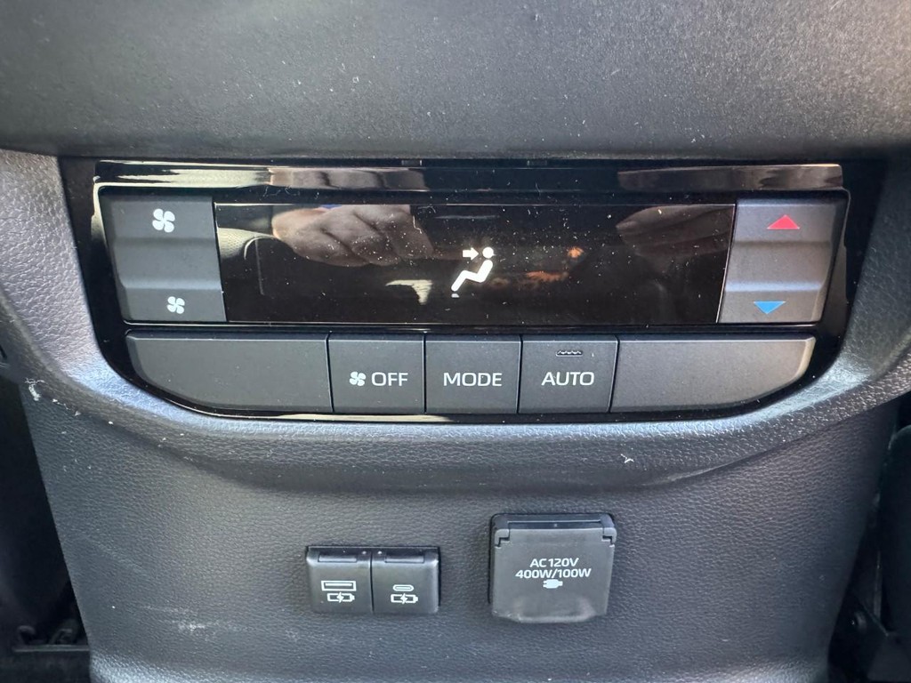 Toyota Sequoia Vehicle Image 8