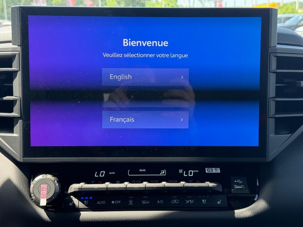 Toyota Sequoia Vehicle Image 11