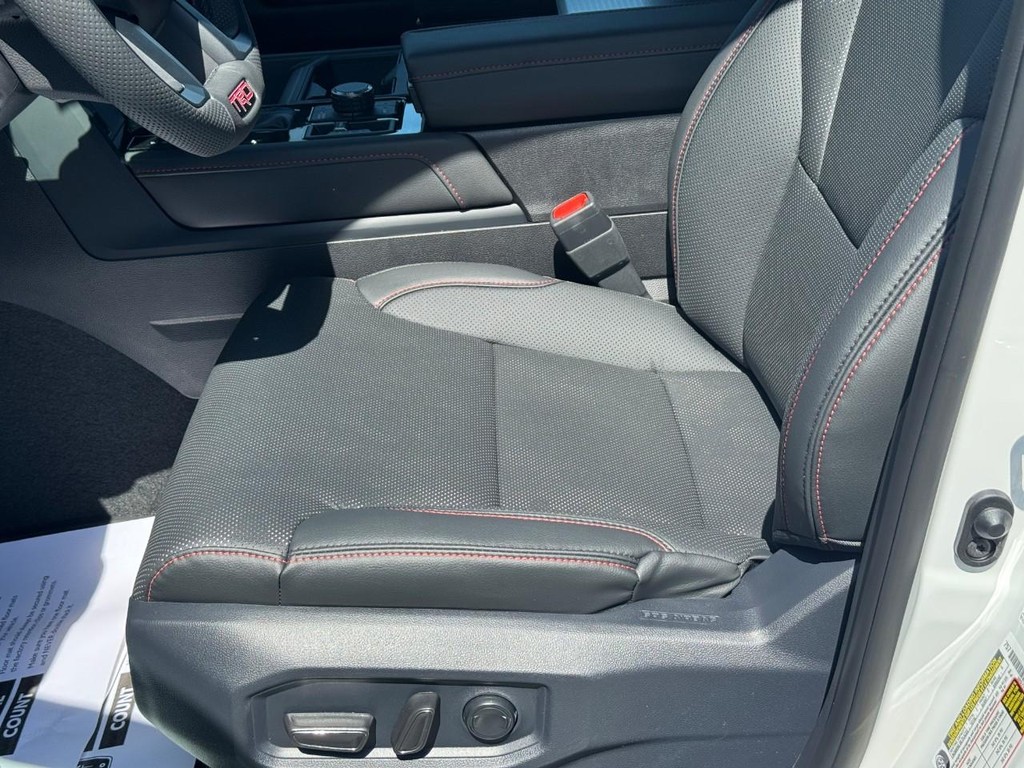 Toyota Sequoia Vehicle Image 15