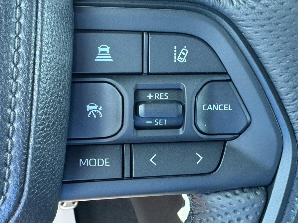 Toyota Sequoia Vehicle Image 18