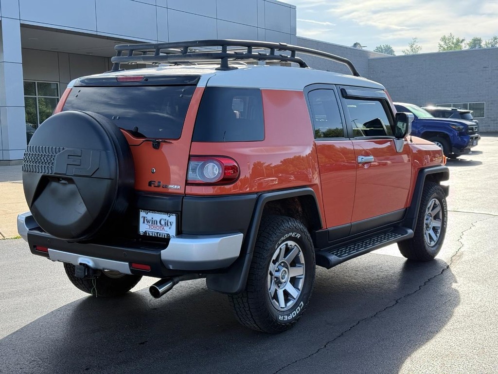 Toyota FJ Cruiser Vehicle Image 3