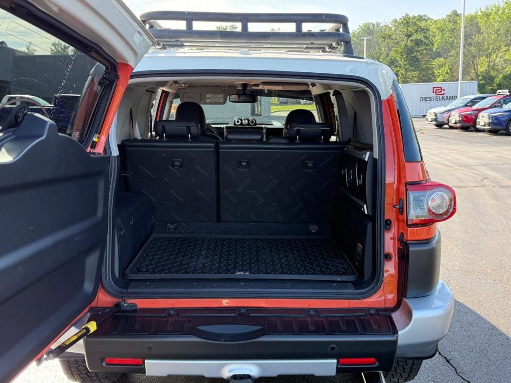 Toyota FJ Cruiser Vehicle Image 4