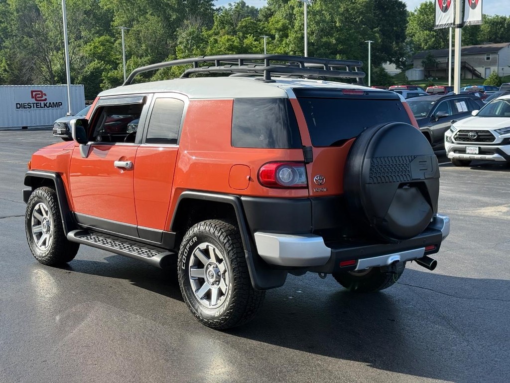 Toyota FJ Cruiser Vehicle Image 6