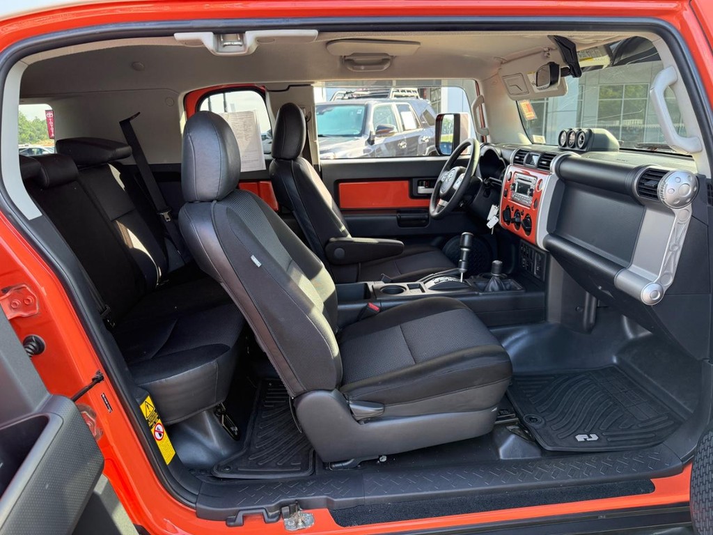 Toyota FJ Cruiser Vehicle Image 10