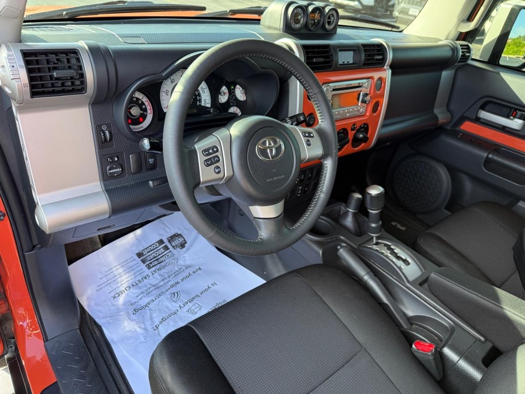 Toyota FJ Cruiser Vehicle Image 12