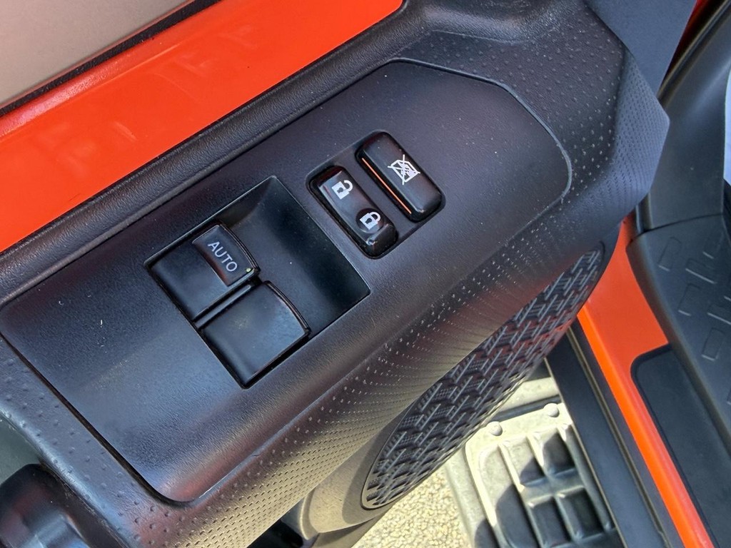 Toyota FJ Cruiser Vehicle Image 13