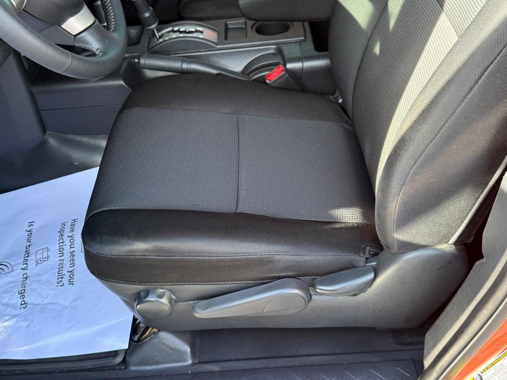 Toyota FJ Cruiser Vehicle Image 14