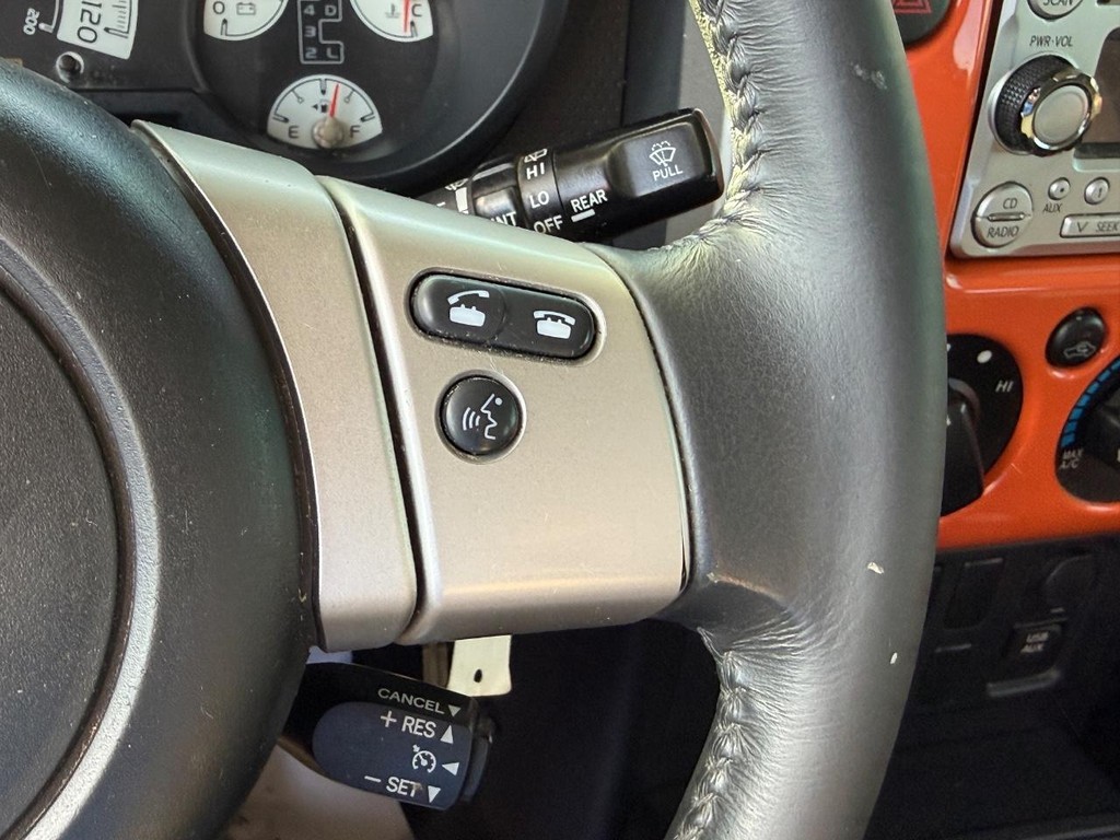 Toyota FJ Cruiser Vehicle Image 16