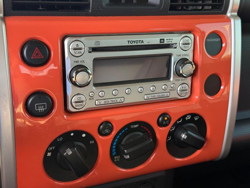 Toyota FJ Cruiser Vehicle Image 19