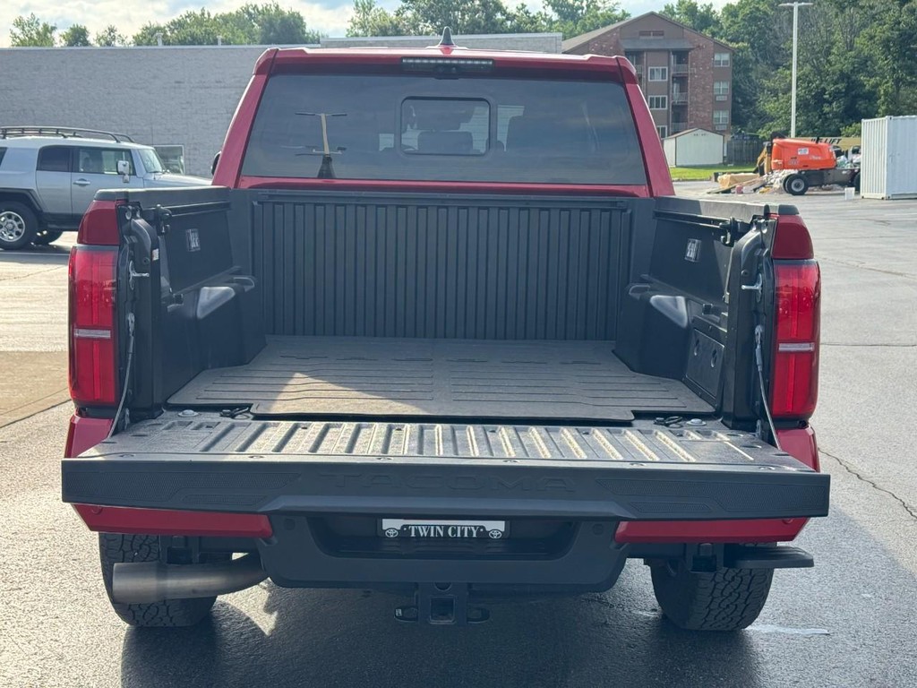 Toyota Tacoma 4WD Vehicle Image 4