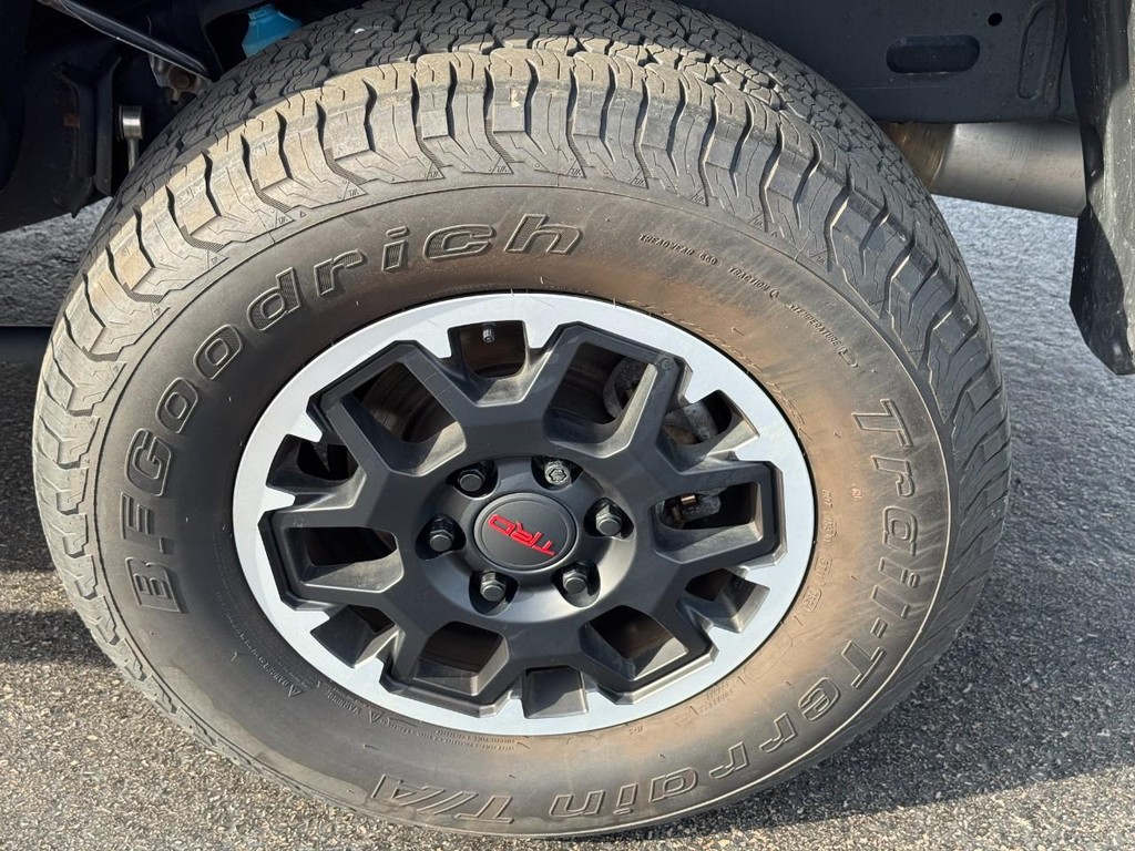 Toyota Tacoma 4WD Vehicle Image 7