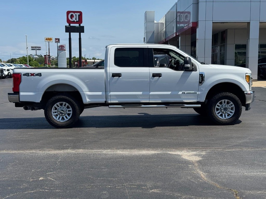 Ford Super Duty F-250 SRW Vehicle Image 2