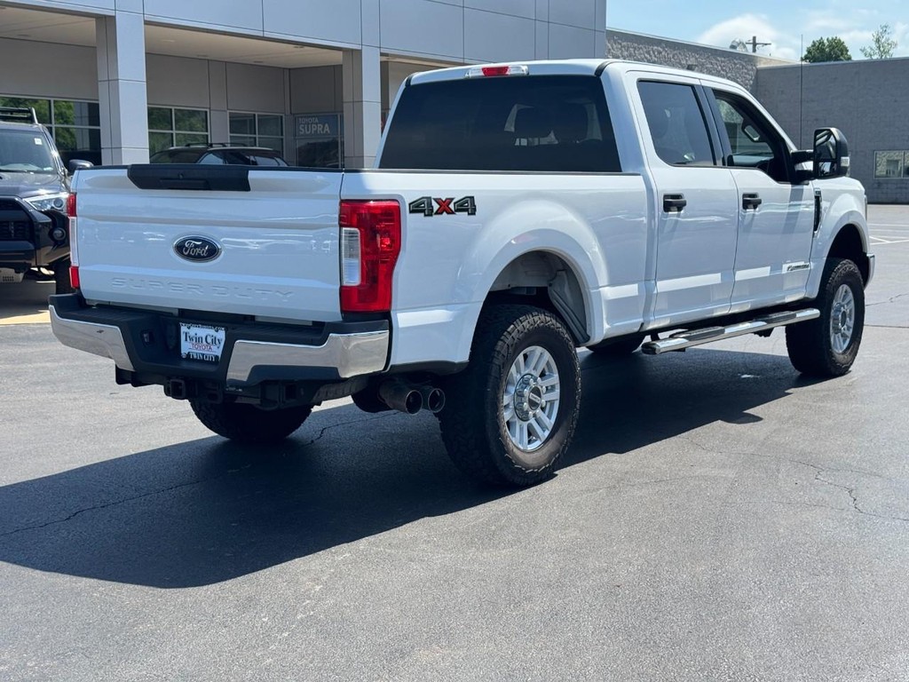 Ford Super Duty F-250 SRW Vehicle Image 3