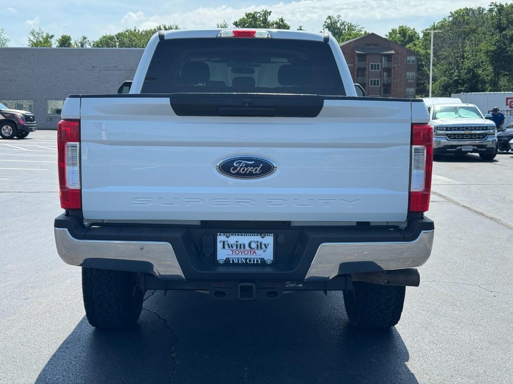 Ford Super Duty F-250 SRW Vehicle Image 5