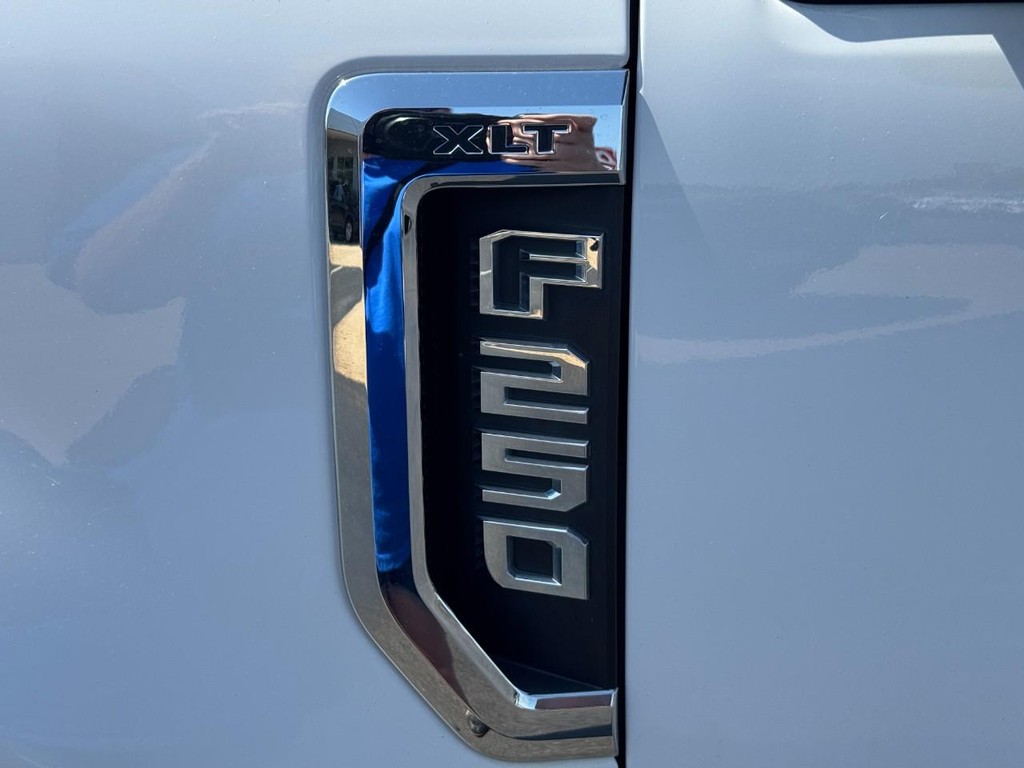 Ford Super Duty F-250 SRW Vehicle Image 9