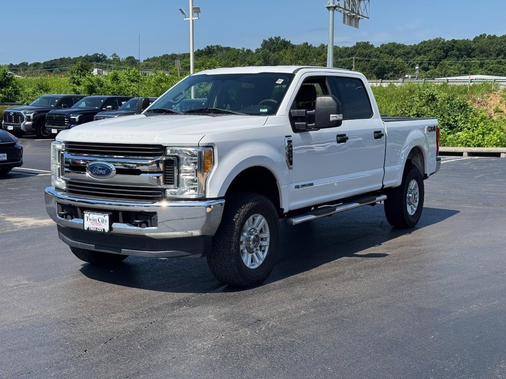 Ford Super Duty F-250 SRW Vehicle Image 10