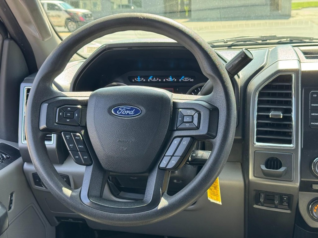 Ford Super Duty F-250 SRW Vehicle Image 13