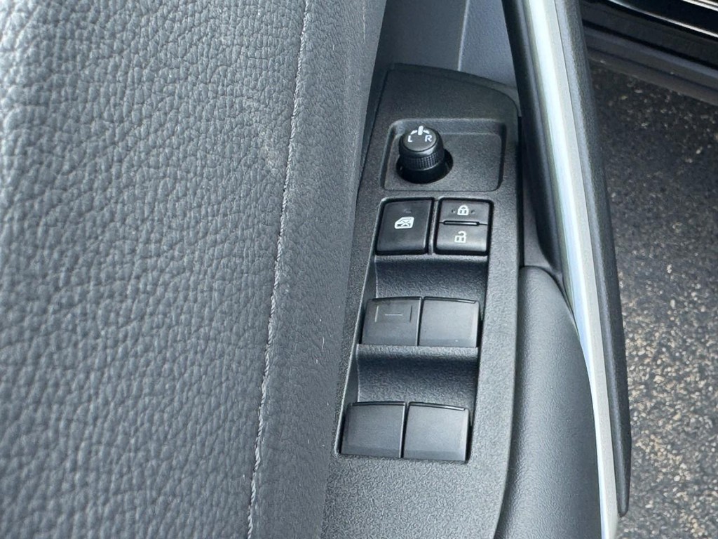Toyota Corolla Cross Vehicle Image 11
