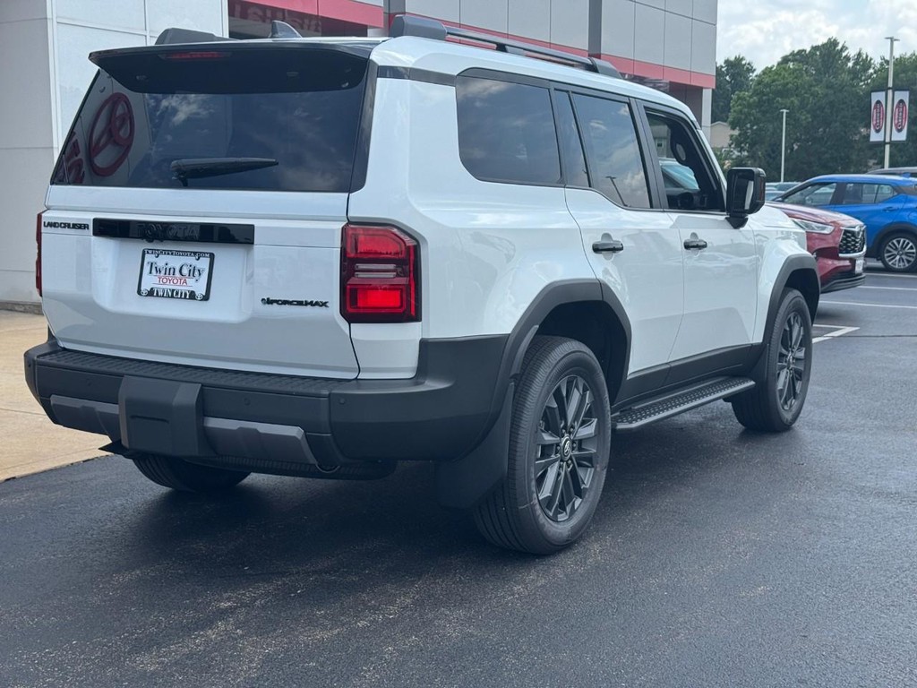 Toyota Land Cruiser Vehicle Image 3