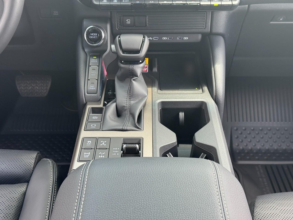 Toyota Land Cruiser Vehicle Image 11