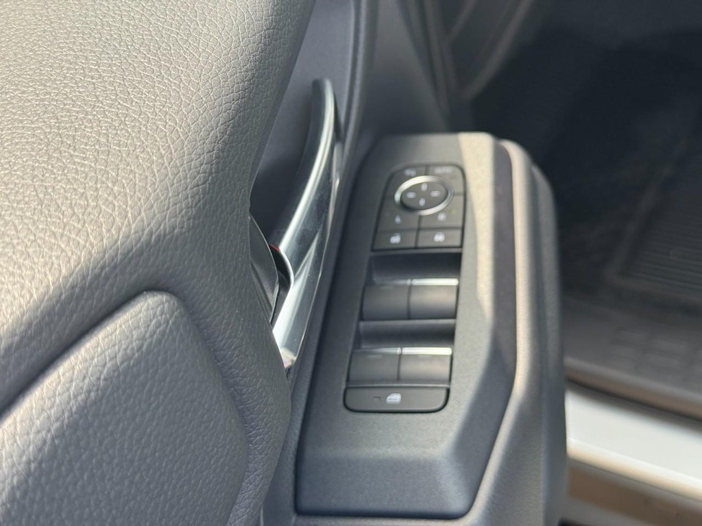 Toyota Land Cruiser Vehicle Image 13