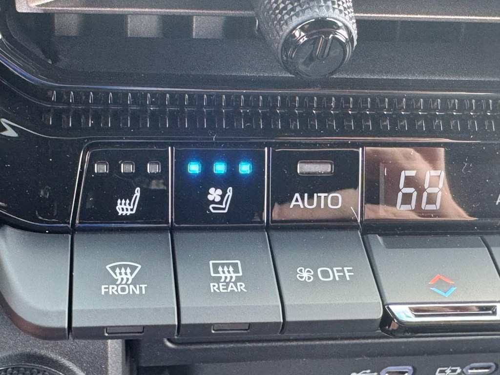 Toyota Land Cruiser Vehicle Image 19