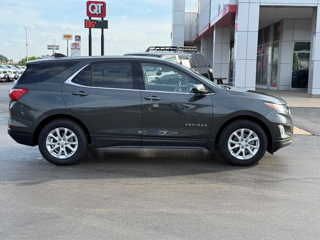 Chevrolet Equinox Vehicle Full-screen Gallery Image 02