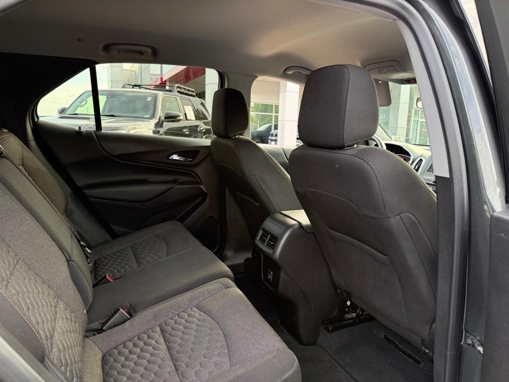 Chevrolet Equinox Vehicle Full-screen Gallery Image 11